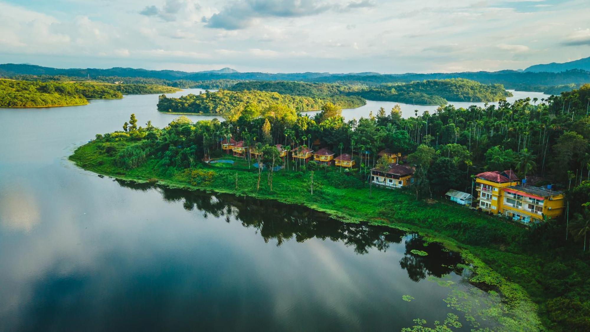 Karapuzha Village Resort Wayanad Bagian luar foto